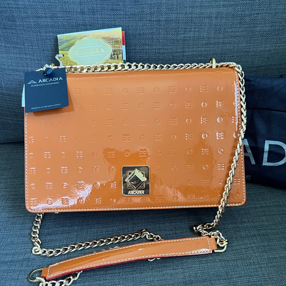 NWT ARCADIA PATENT LEATHER CROSSBODY SHOULDER BAG PURSE